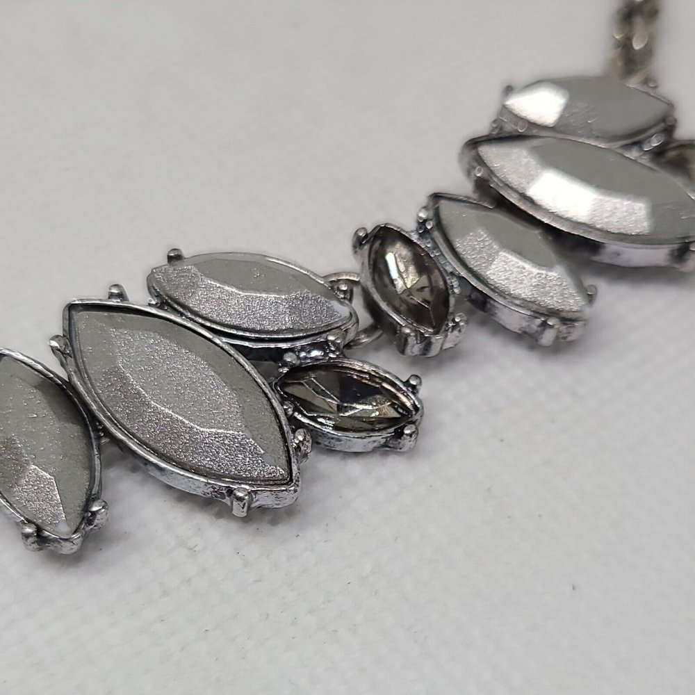 Ann Taylor LOFT Women's Matt Crystal Teardrop Short Necklace NWT 44.50 - Picture 3 of 6
